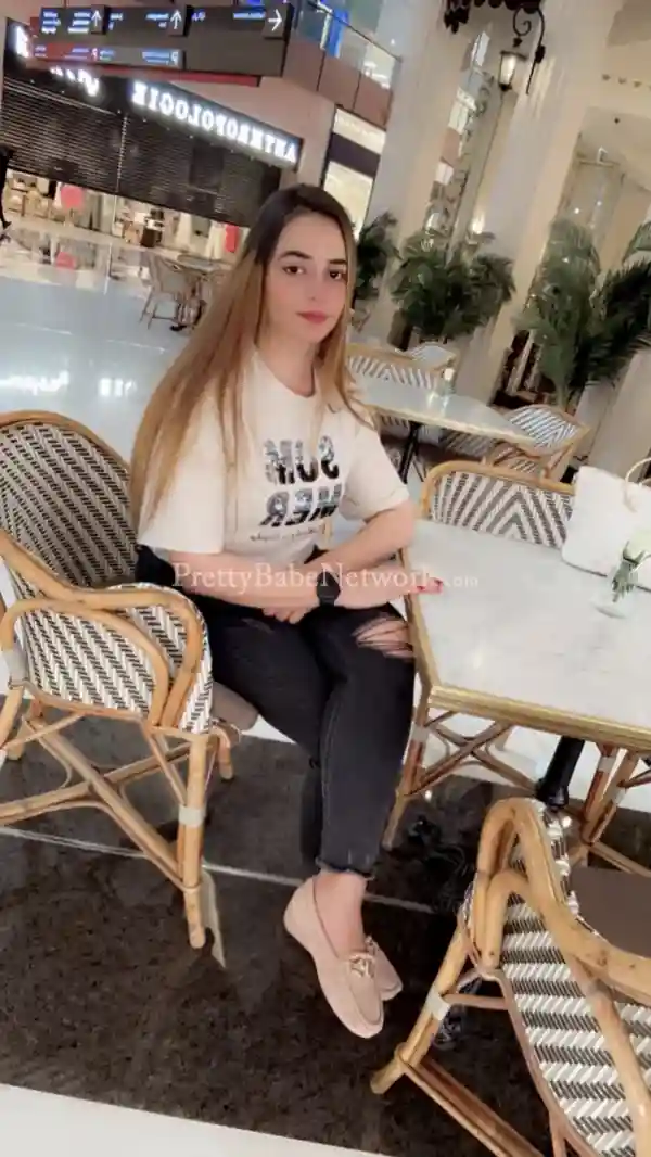 Meet an Independent Housewife Escort Hina from MG Road, Bangalore